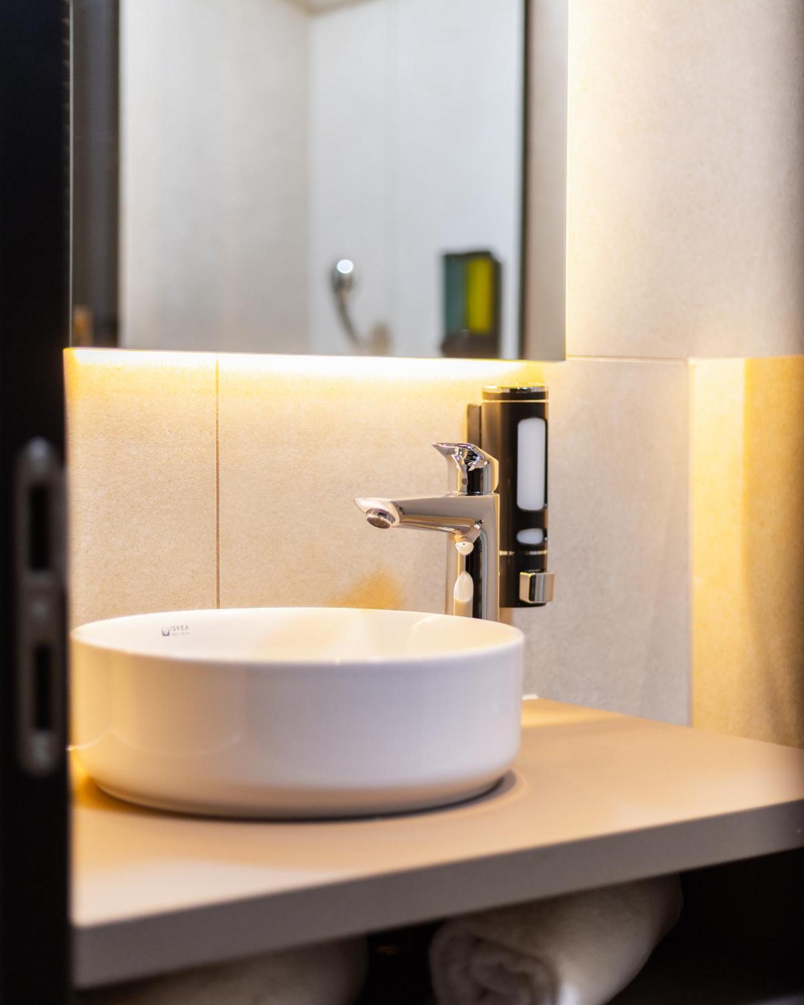 Hotel Opera Pristina Kültér fotó