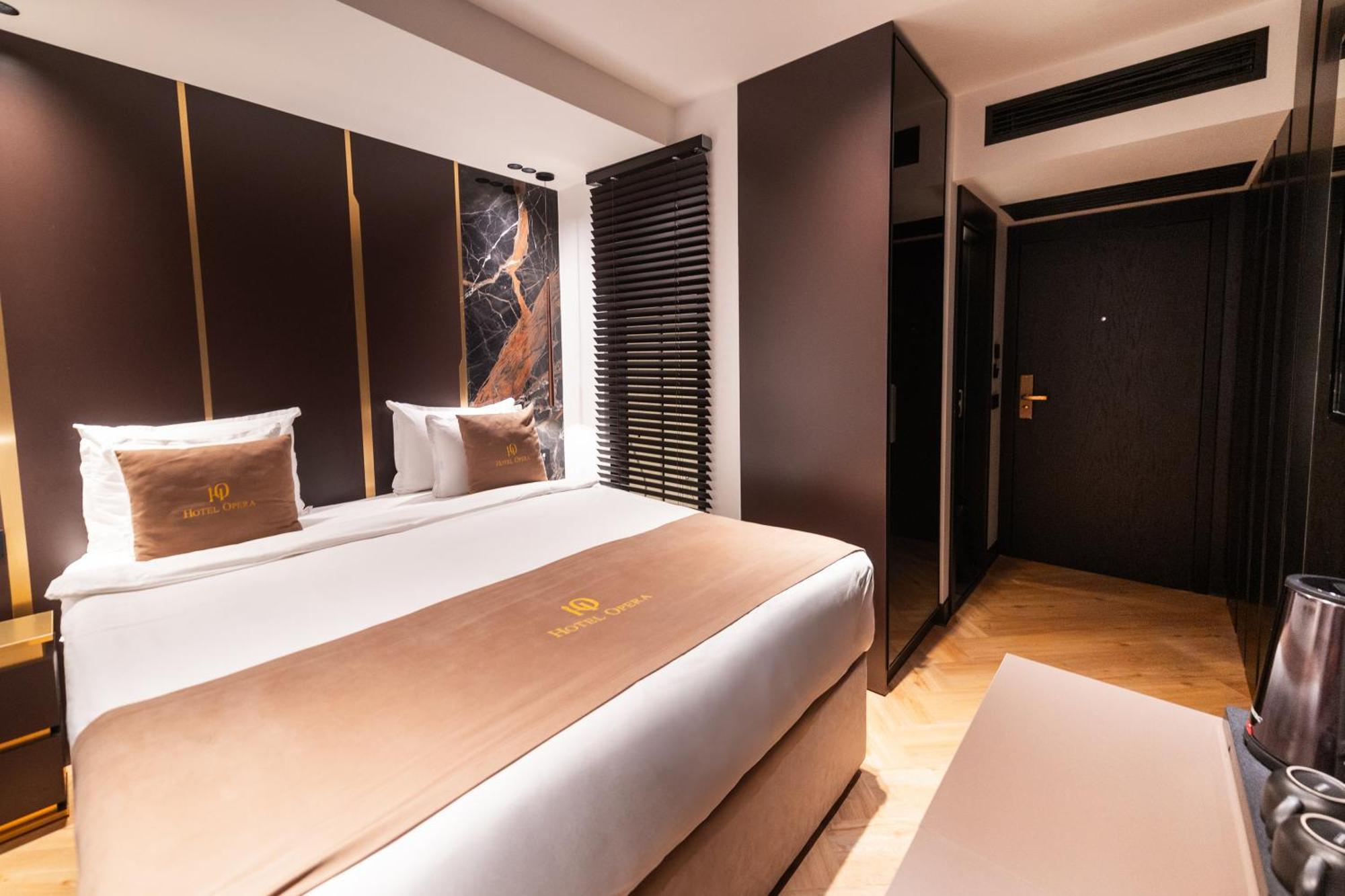 Hotel Opera Pristina Kültér fotó