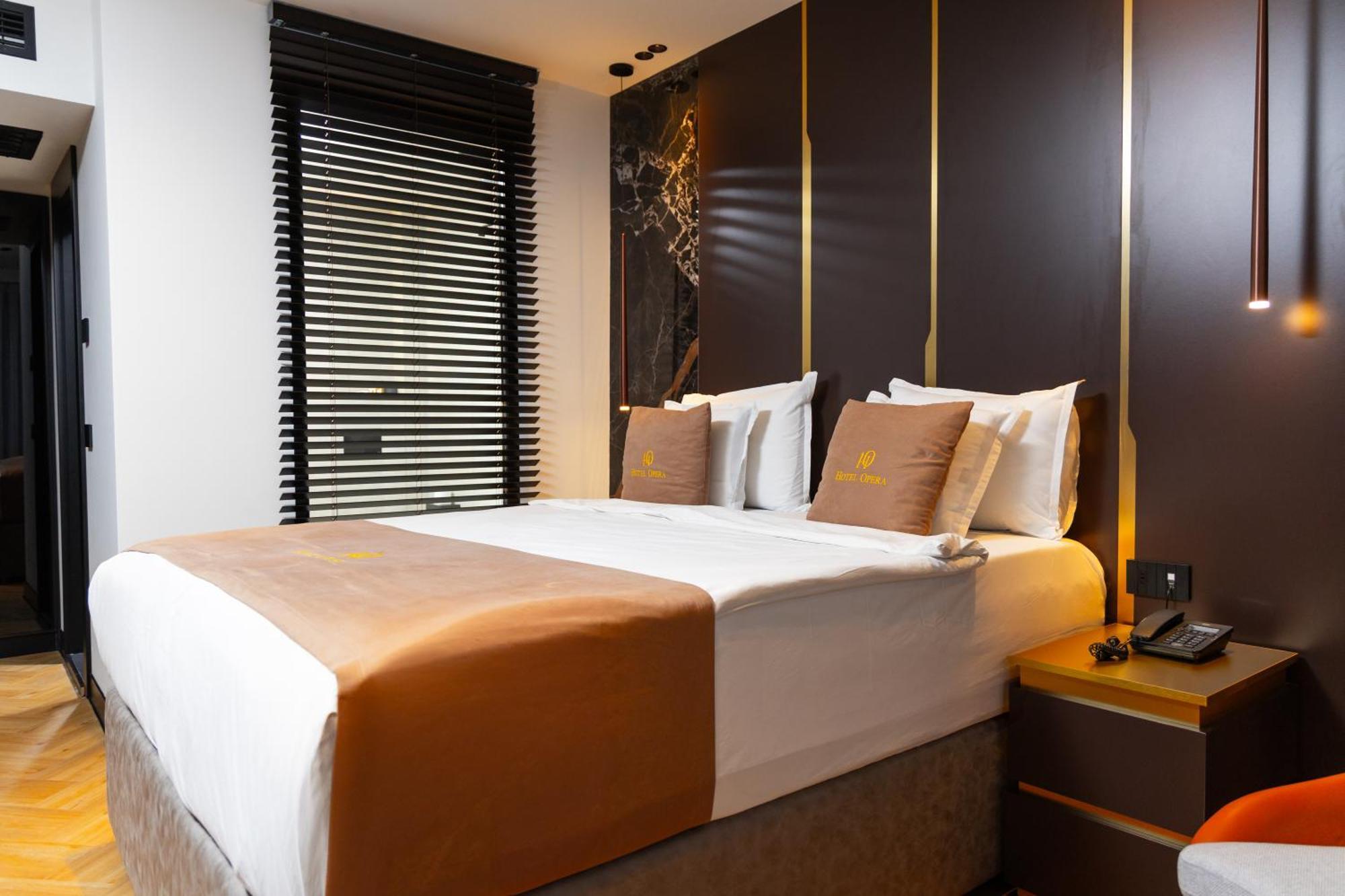 Hotel Opera Pristina Kültér fotó