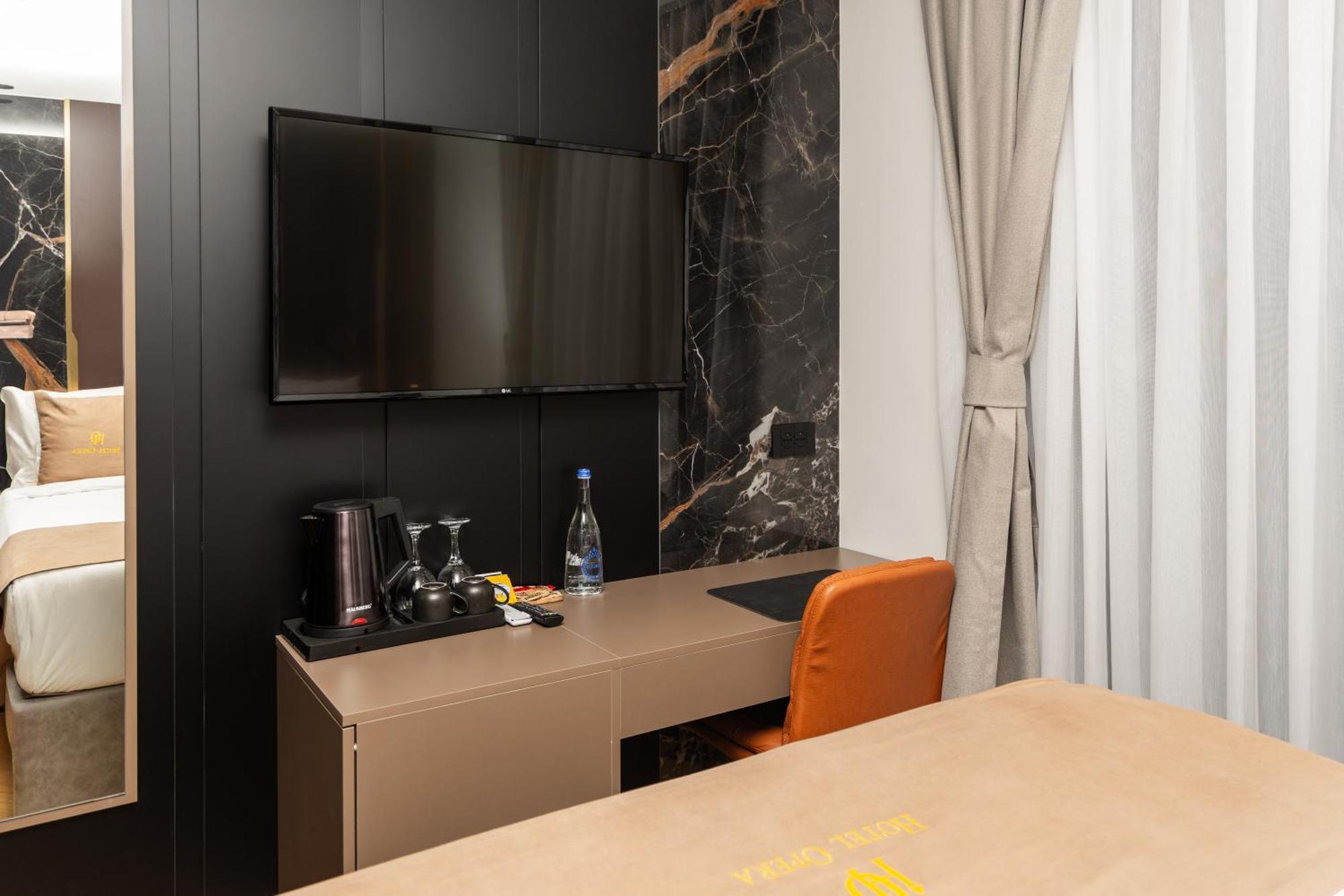 Hotel Opera Pristina Kültér fotó