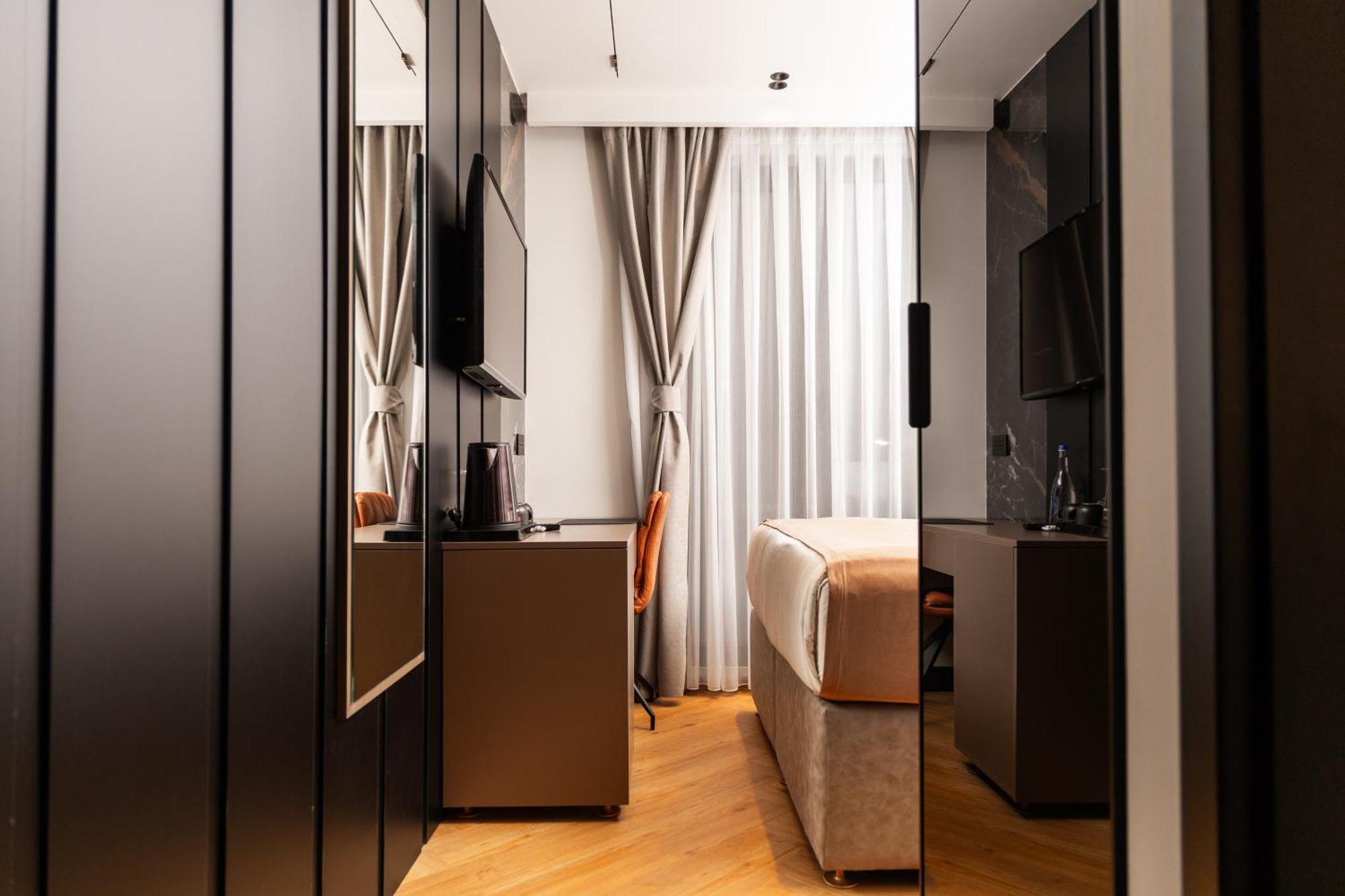 Hotel Opera Pristina Kültér fotó
